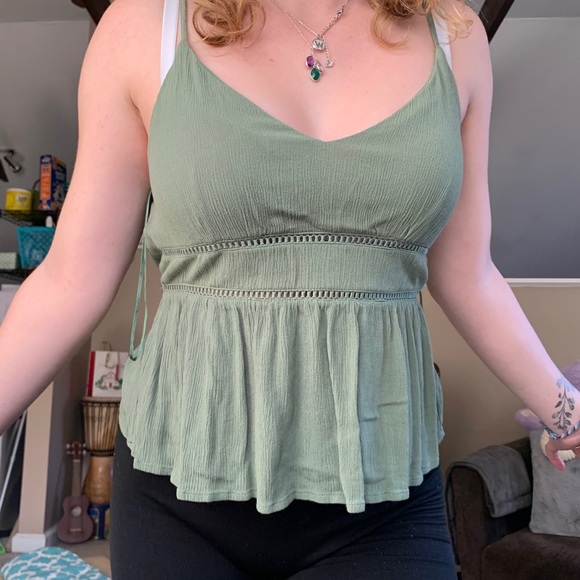 Green Ladder Trim Top - Picture 5 of 10